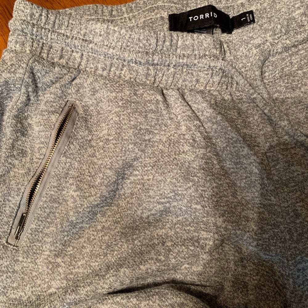 Torrid size 1 joggers with zipper pockets